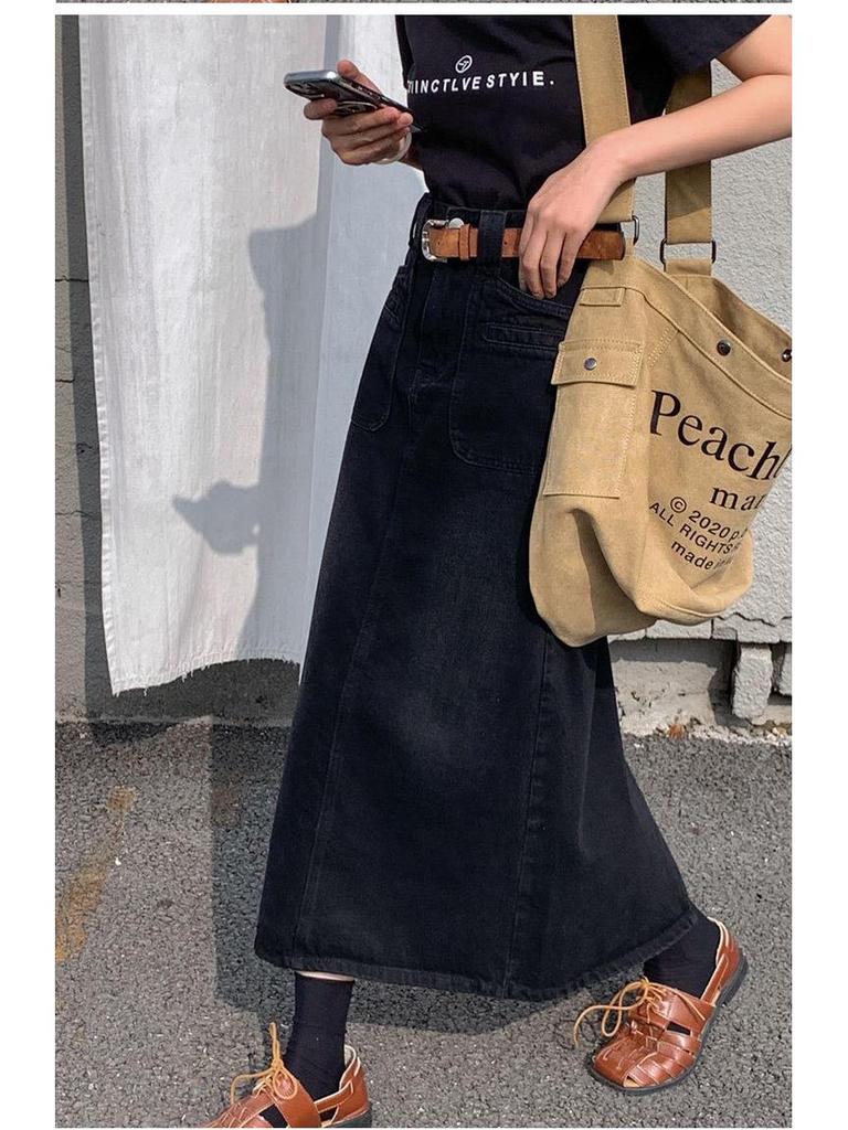 «Весна 2024 года, джинсовая юбка А-силуэта с завышенной талией и потертостями»