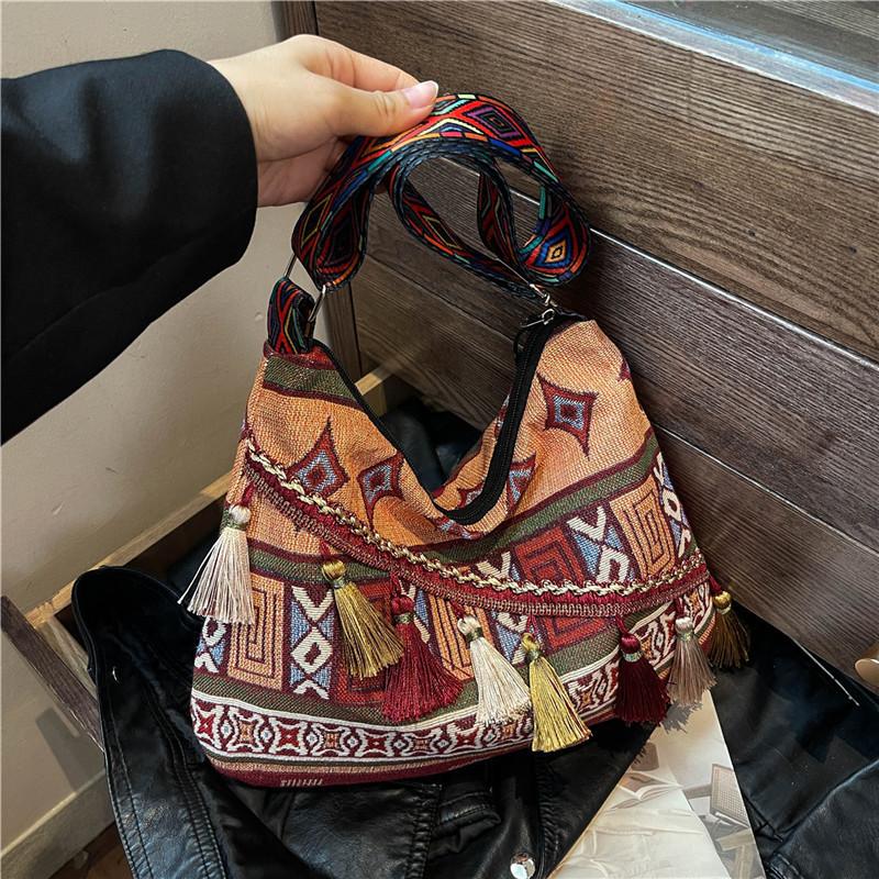 Style Ladies Shoulder Bag With Fringes And Chain For Casual Day Use