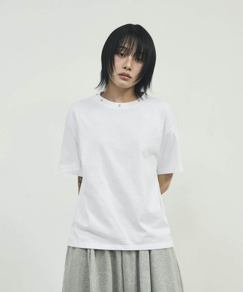 SCALLYWAG Neckline Studded T-Shirt [White]