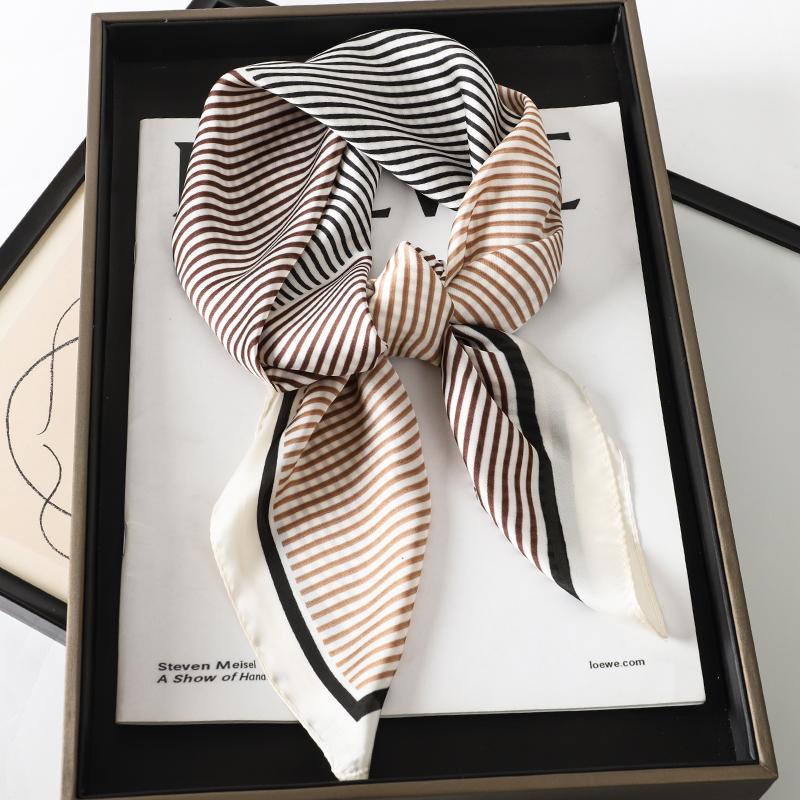 Luxury Brand Silk Satin Head Scarf For Women Animal Animal Kerchief Neck Scarfs 70cm Square Shawls and Wrpas Scarves For Ladies