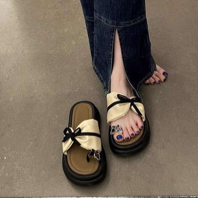 Женская верхняя одежда на толстой высокой подошве с бантом на носке, лето 2025, новая модная универсальная повседневная пляжная крутая обувь