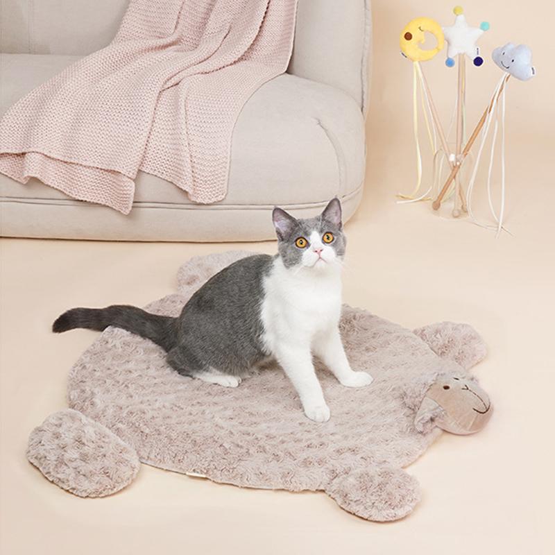 Лежанка для питомца Мягкая Эластичная Приятная к коже Предотвращающая скольжение Форма овечки Подстилка для кошки для щенка Собаки Цвет молочного чая