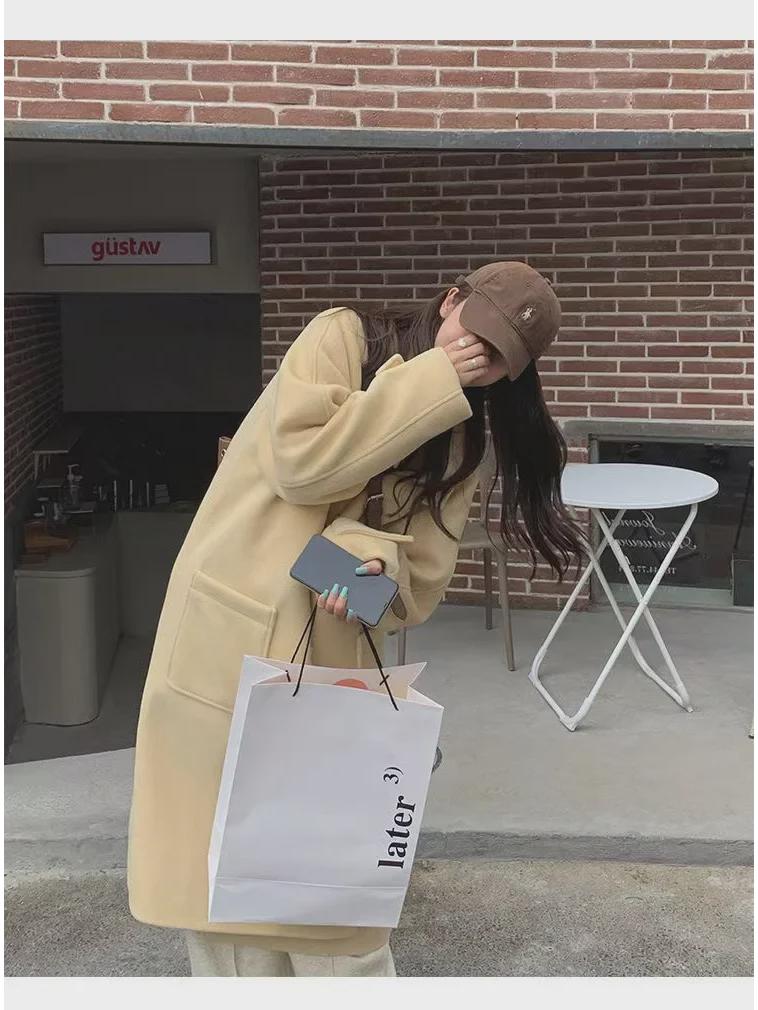 Женское шерстяное пальто средней длины с капюшоном и роговыми пуговицами 2023 года — трендовая осенне-зимняя мода