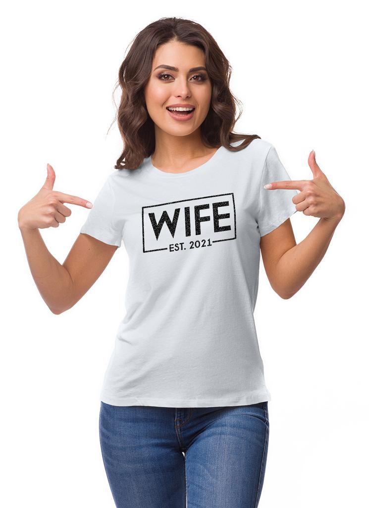 Inkdotpot Персонализированная женская футболка с надписью «Жена, свадьба, объявление» — XN