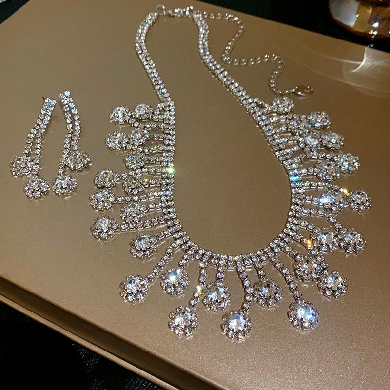 Diamond fringed earrings necklace dress wedding dress versatile exquisite collarbone chain high sense light luxury temperament jewelry