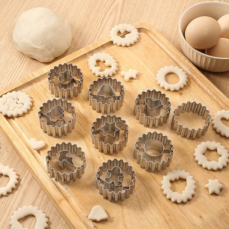 Metal Pastry Cookie Cutter Set Mini Christmas Sandwich Biscuit Baking Molds Xmas Tree Snowflake Gingerbread Shape Cakes Decor