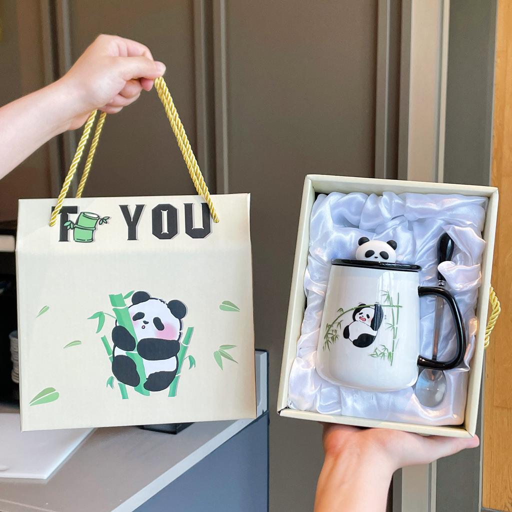 Кружка с крышкой и ложкой 2025 новая кружка с пандой для женщин сувенирная керамическая чашка для воды чашка для кофе