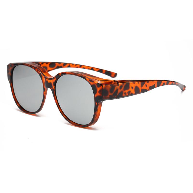 European & American Polarized Clip-on Sunglasses: Wear Over Prescription Glasses, Anti-UV, Trendy for Driving.