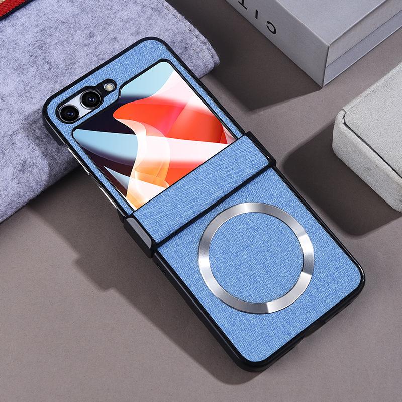 Магнитный чехол Samsung Z Flip7/6/5 с тканевой текстурой и защитой экрана