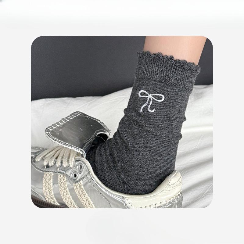 Female Spring and Summer Bow Embroidery Wavy Edge All Build Wicking Sweat In The Tube Pile Pile Cotton Socks