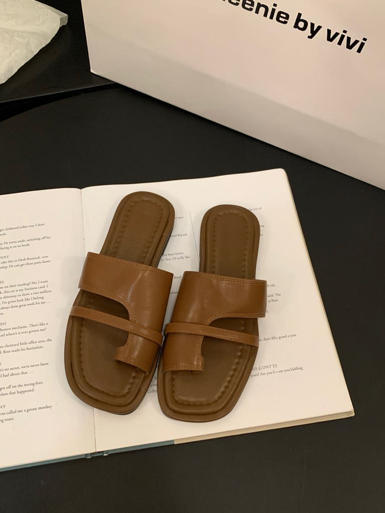 Cool Slippers Women's Shoes Summer Niche Flat-bottomed Retro Toe Wear 2024 New Summer Soft-soled Beach Sandals