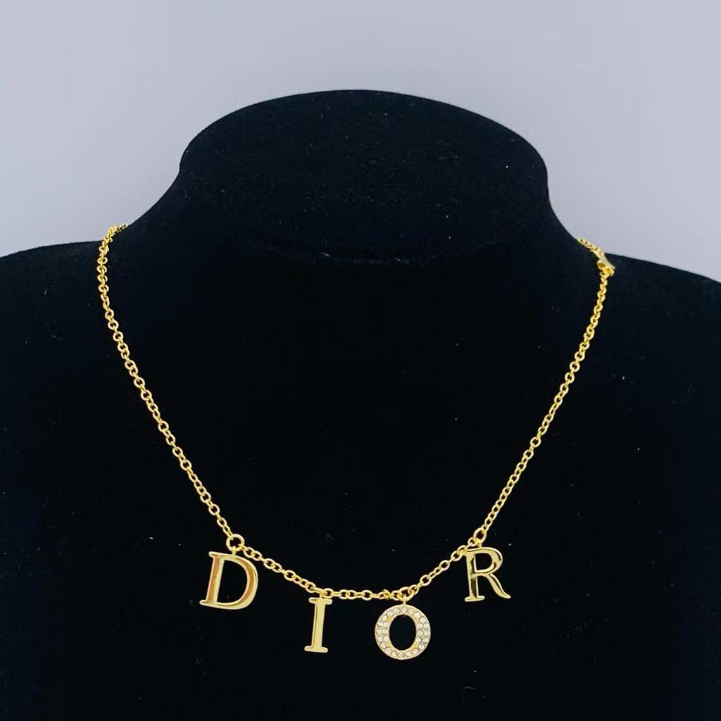 Жемчужное ожерелье с буквой и бриллиантами для женщин