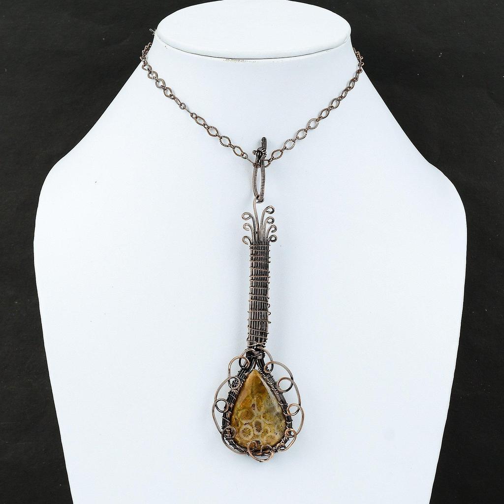 Подвеска из ископаемого коралла и меди, подвеска из драгоценного камня, обернутая проволокой, подвеска в виде гитары для подарка, дизайнерские украшения, подвеска ручной работы, ювелирные изделия в виде музыкального инструмента