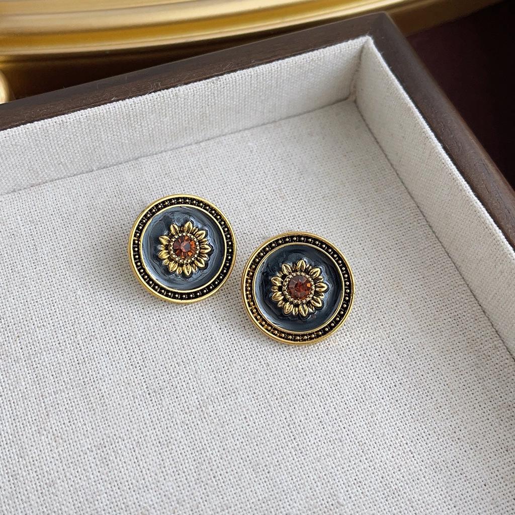 Винтажные геометрические серьги с жемчугом для женщин - Ретро стиль Гонконга, Легкая роскошь, Ощущение высокого класса