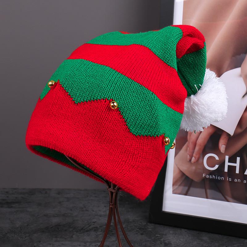 Праздничная красная вязаная шапка-бини с разноцветными помпонами для семейного рождественского подарка