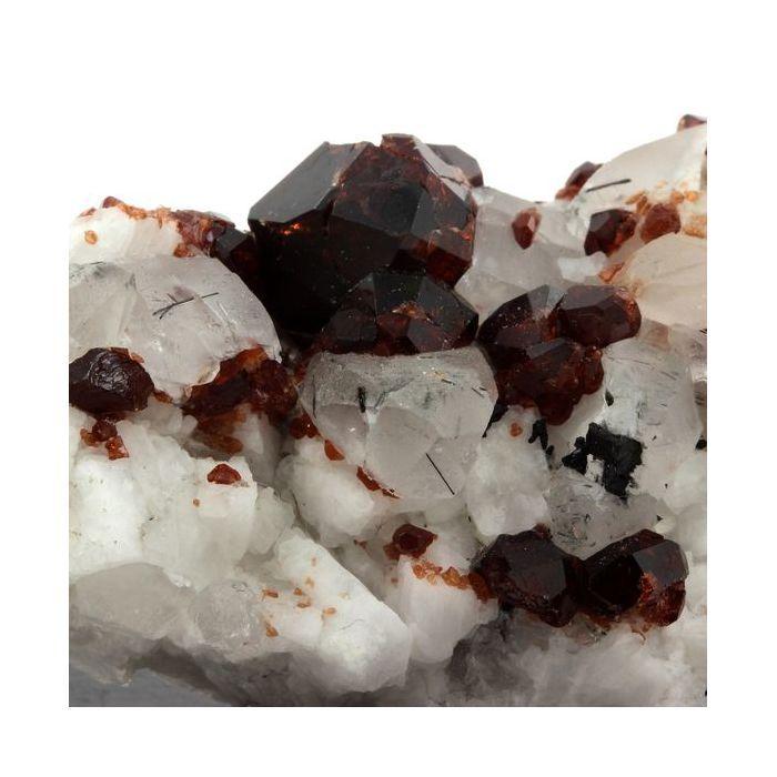 Pierres et Minéraux. Grenat, Orthose, Quartz, Tourmaline. 711.5 ct. Shengus, Pakistan.