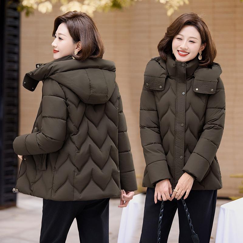Маленькая материнская зимняя куртка с подкладкой женская короткая со съемным капюшоном среднего и пожилого возраста большого размера