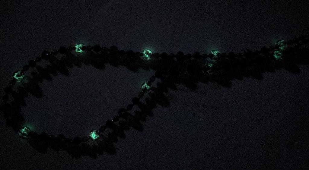 Ожерелье из натурального камня Светится в темноте Бокал светлячка Аура шампанского Бусины из дымчатого кварца 21 г Магнитная застежка Сделано в Японии [Malline Marine]