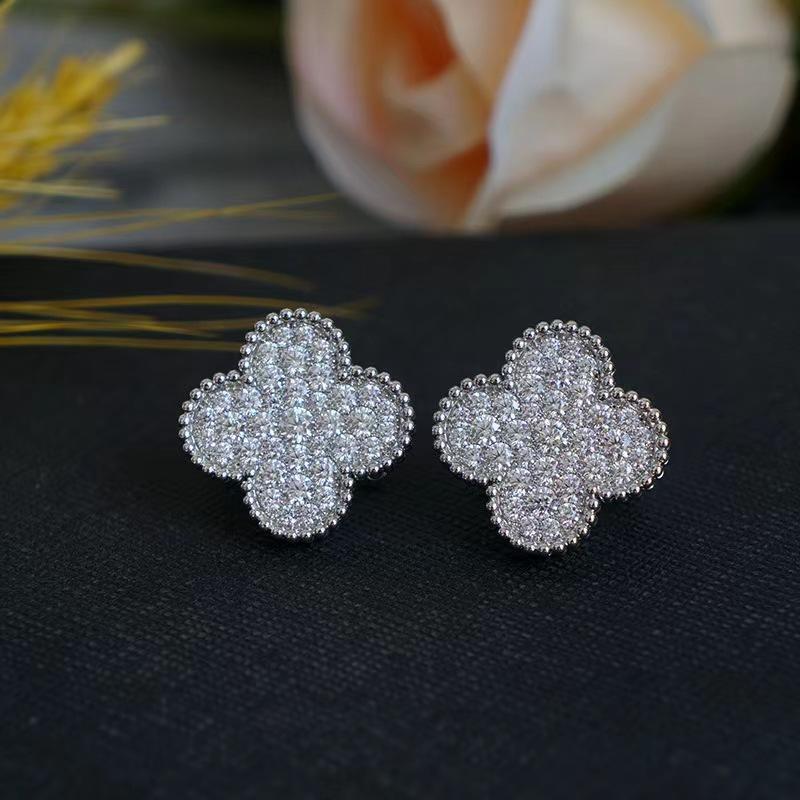 Fashion Four-Leaf Clover Earrings Simple And Delicate Versatile Women's Earrings