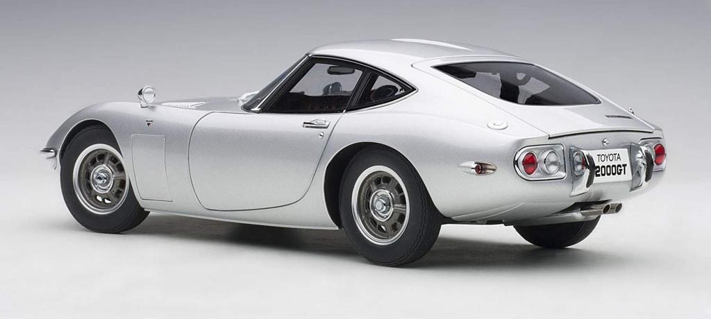 AUTOart Toyota 2000GT Silver 1/18
