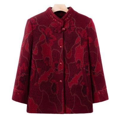 А что насчет зимнего пальто бабушки? Мамины бархатные и утолщенные зимние теплые вещи.