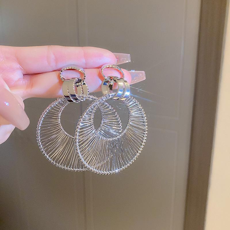 Крупные металлические серьги в европейском и американском стиле - серебряная игла, модный дизайн высокого класса для женщин