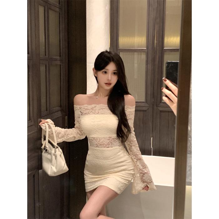 Женское платье с открытыми плечами, осенний стиль, с рукавами-трубами и кружевными деталями