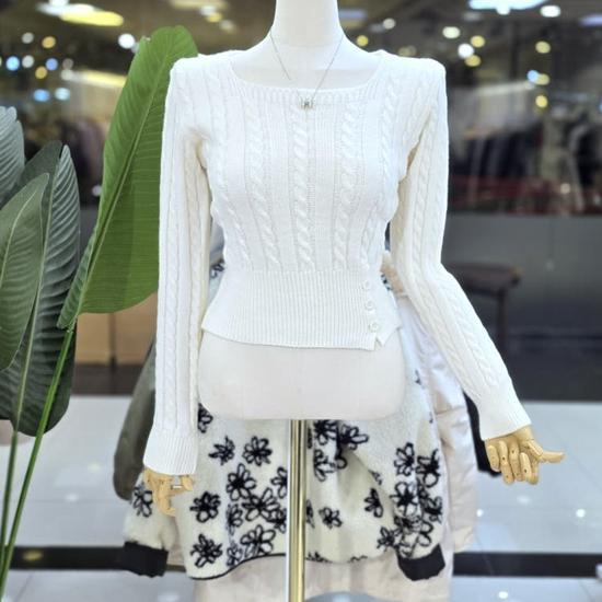 Button Decorated Cable Knit Square Neck Knit Top (C26B7FKT011)