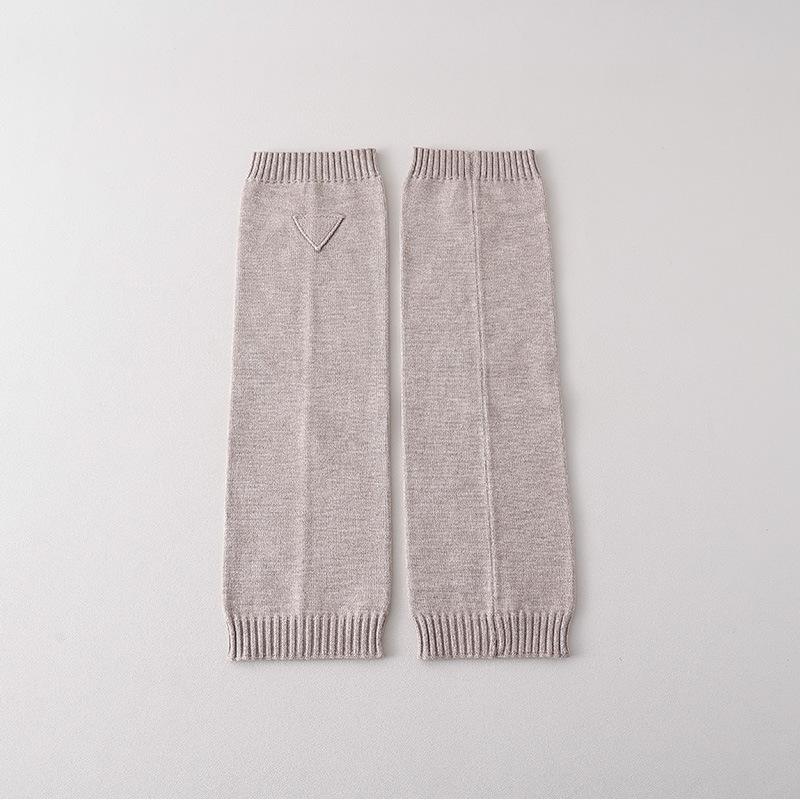 Женские осенние носки нового стиля однотонные универсальные вязаные серые с махрой