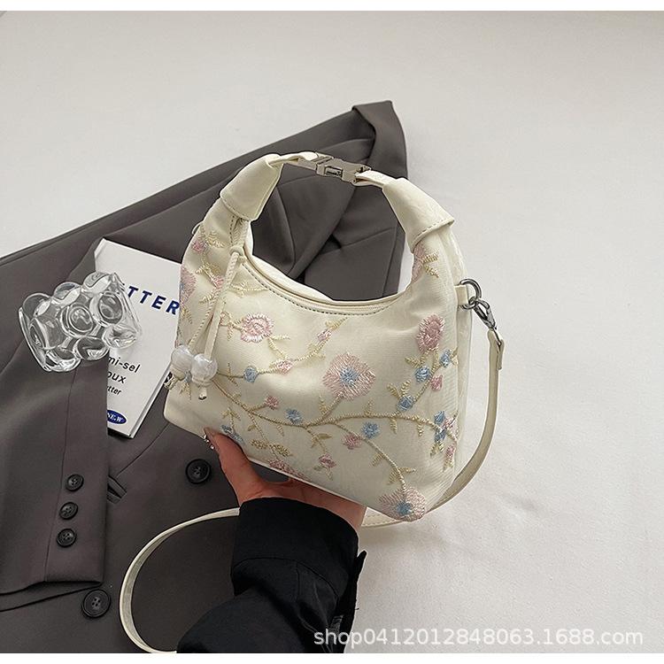 New Chinese Lace Embroidered Portable Small Bag 2025 New Fashion Super Fire Messenger Bag Internet Celebrity Explosion Commuter Bag