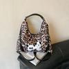 Вместительный рюкзак для поездок на работу, женская новая модная сумка через плечо с леопардовым принтом, универсальная повседневная сумка-тоут Niche
