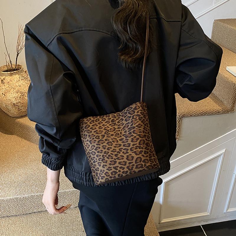 IELGY Autumn Winter Leopard Print One Shoulder Bucket Bag