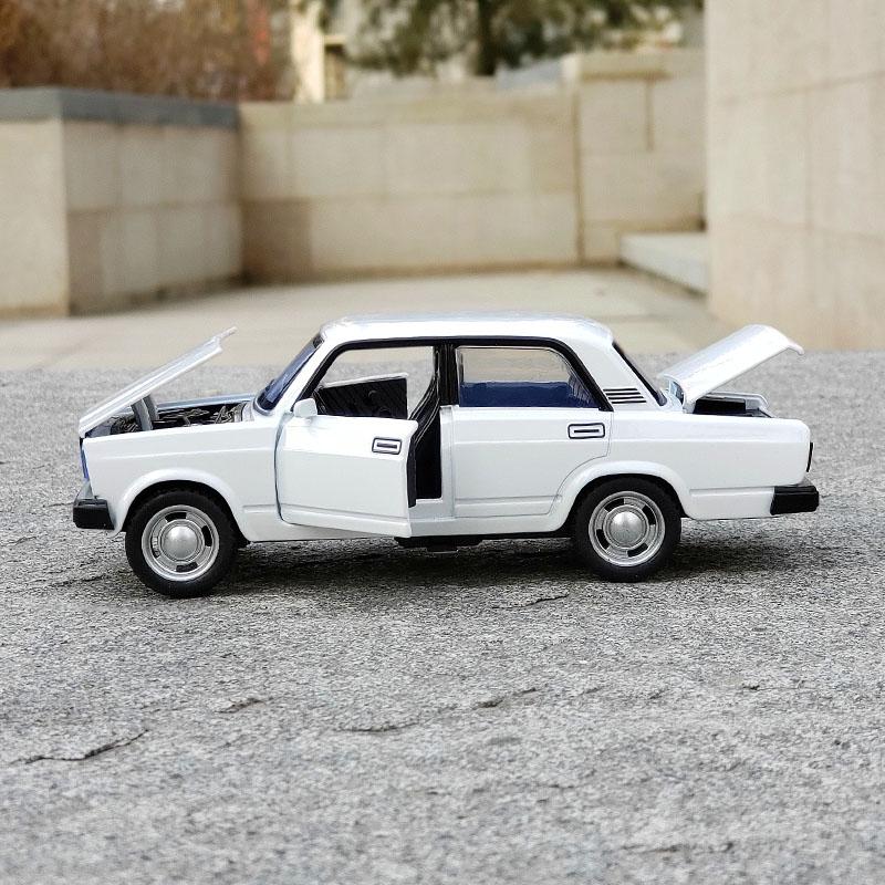 1/32 LADA NIVA Классический Автомобиль Сплав Модель Автомобиля Литье под Давлением Металлическая Игрушечная Машина Модели Транспортных Средств Симуляция Звук Свет Коллекция Детский Подарок