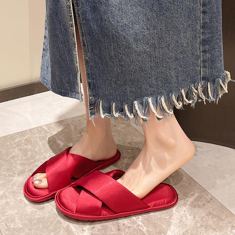 Роскошные женские домашние тапочки: Удобный, нескользящий, дезодорирующий плоский носик для использования весной, летом и осенью.