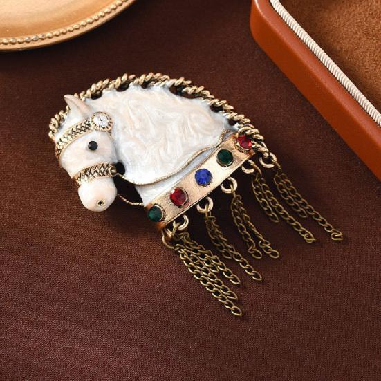 Retro Brooch Tasseled Horse Head Design Men Women Pin Clothes Hats Bags Collar Badge Fashion Accessory