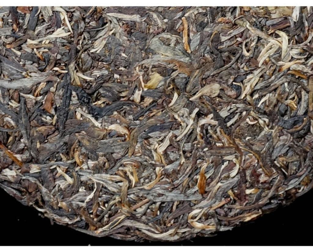 Yunnan Yiwu Guafengzhai 2021 Premium Ancient Tree Raw Pu-erh Gong Tea Cake 357g