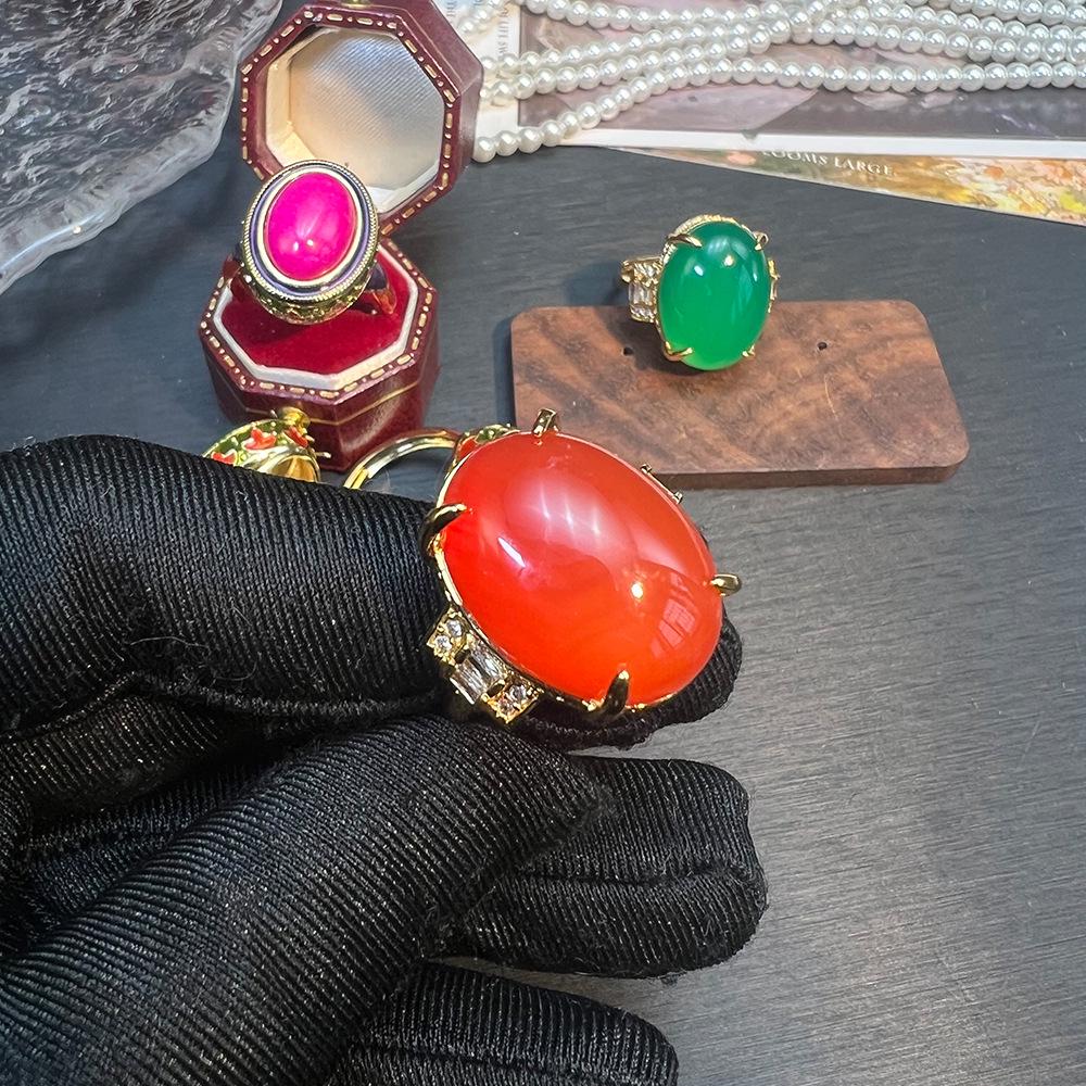 Элегантное китайское кольцо клуазоне с халцедоном и тигровым глазом в ретро-придворном стиле