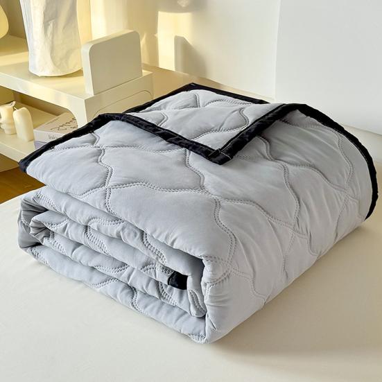 Summer Quilt Lightweight Filling Breathable Bedroom Quilt Cooling Effects Quilt Refreshing Sleep Solution