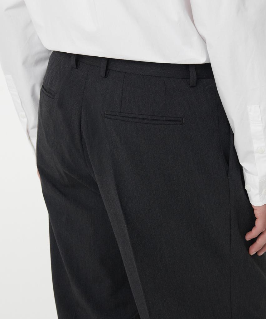 MUSINSA STANDARD Three-Puck Semi-Balloon Slacks [Charcoal Gray]