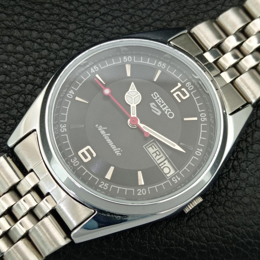 ВИНТАЖНЫЕ ОТРЕМОНТИРОВАННЫЕ МУЖСКИЕ АВТОМАТИЧЕСКИЕ ЧАСЫ SEIKO 5 ЯПОНИЯ ЧЕРНЫЙ ЦИФЕРБЛАТ a444580-1