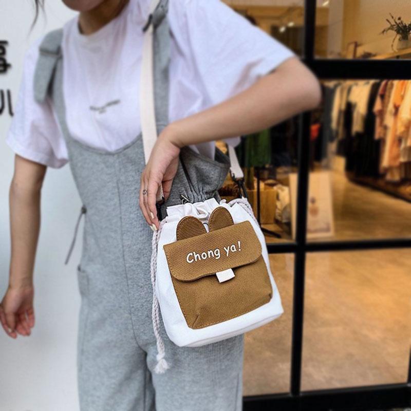 Стильная холщовая сумка через плечо с милыми значками в виде кролика и морковки, доступная в нескольких цветах