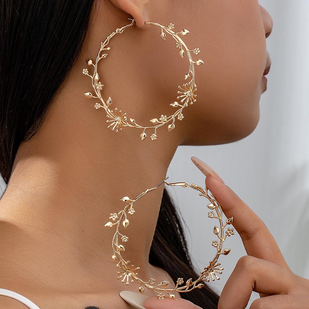 Exaggerated Hoop Earrings for Women Leaf Flower Gold Color Big Circle Earrings Vintage Trend Women's Jewelry Gift