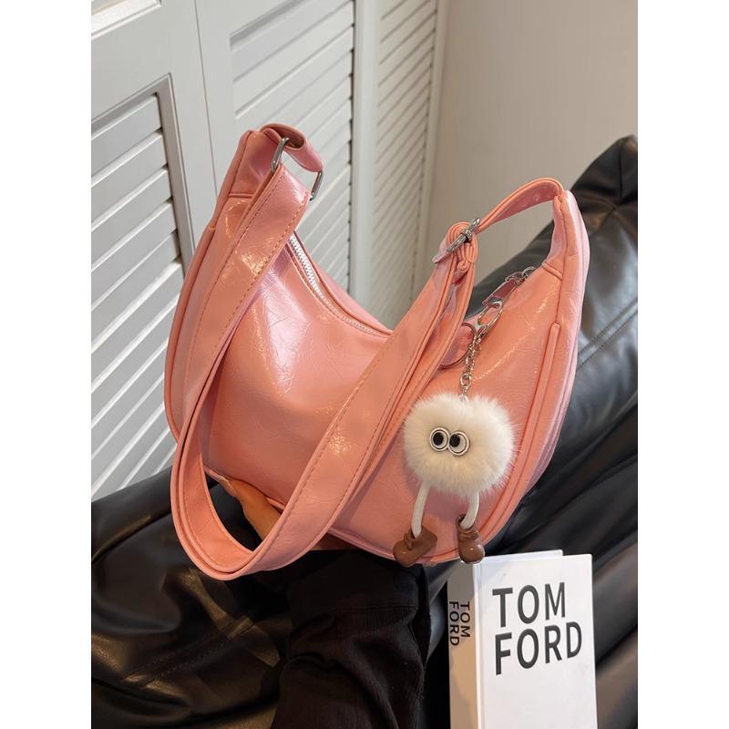 Summer high-end sense niche versatile dumpling bag women 2025 new large-capacity commuting shoulder armpit bag messenger bag