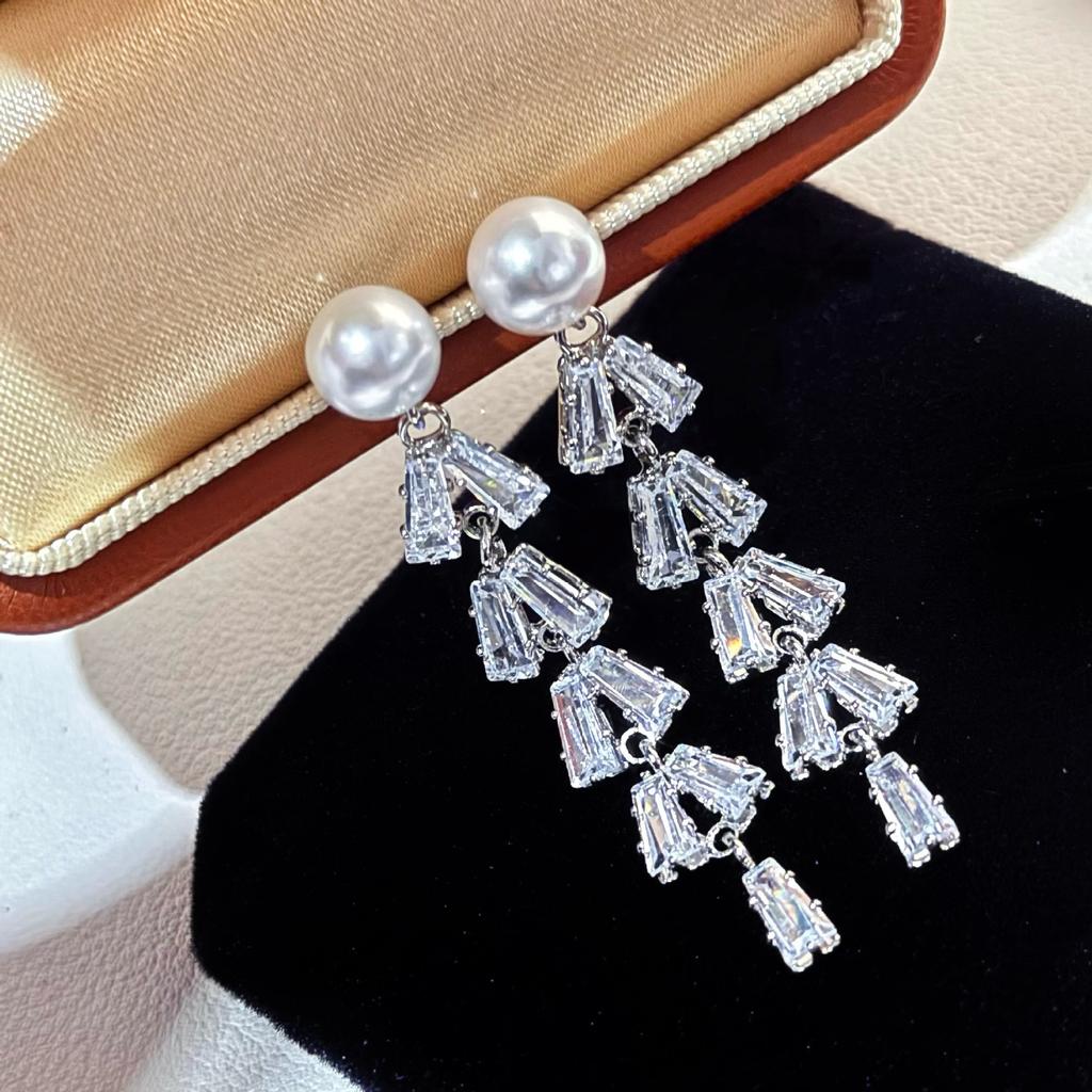 Zhuji Luxurious Zircon Flower and Leaf Series: Natural Freshwater Pearl Earrings, Sweet and Elegant Jewelry