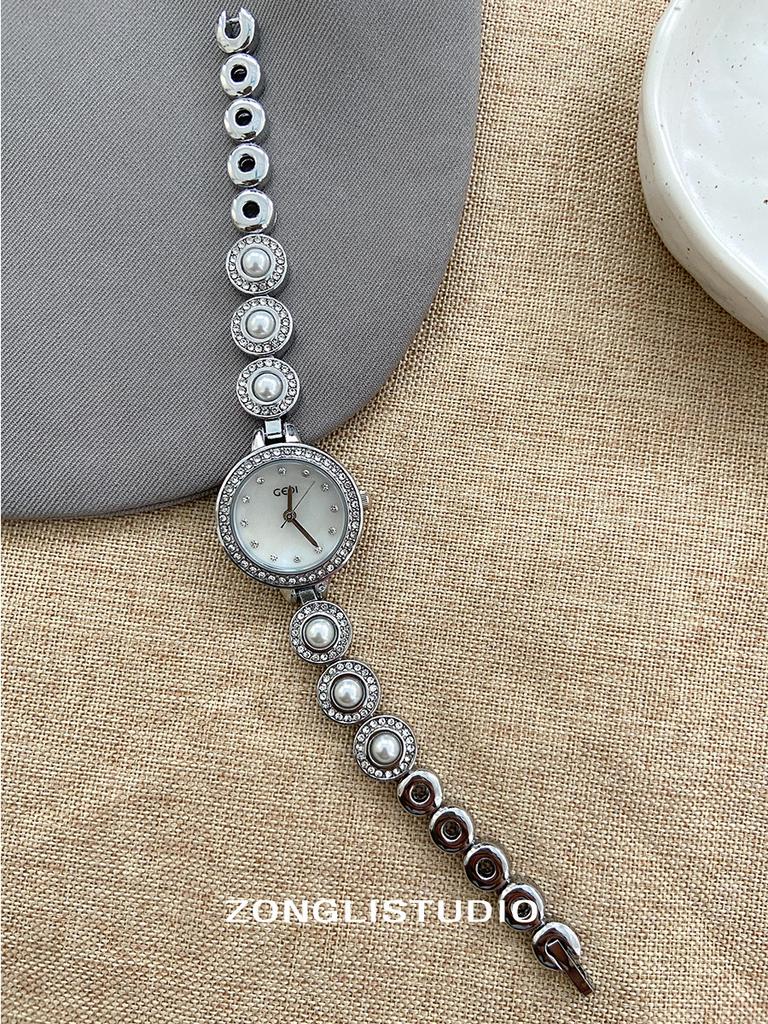 New Pearl Bracelet Watch For Women, Featuring A High-End, Vintage Design. A Unique And Fashionable Timepiece For Ladies.