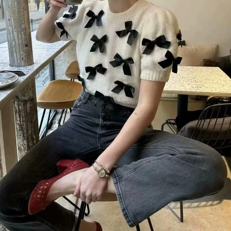 2024 Ранняя осень Новый дизайн Sense Niche Универсальный топ с круглым вырезом Белый с бантом Приталенный свитер с короткими рукавами