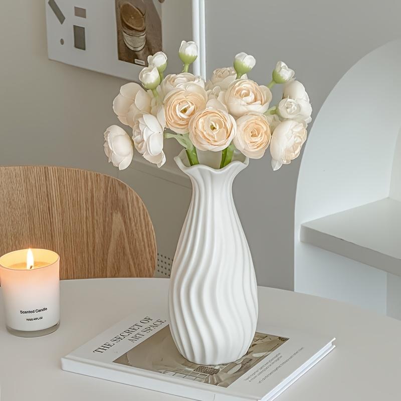 Nordic White Ceramic Vase with a Creative, Minimalist, and Vintage Design, Perfect for Floral Arrangements and Hydroponics