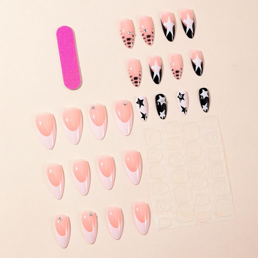 Черно-белые миндалевидные накладные ногти с акцентами из страз