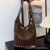 Premium Sense Bag Women 2025 New Punk Style Retro Casual Single Shoulder Underarm Rivet Tote Bag