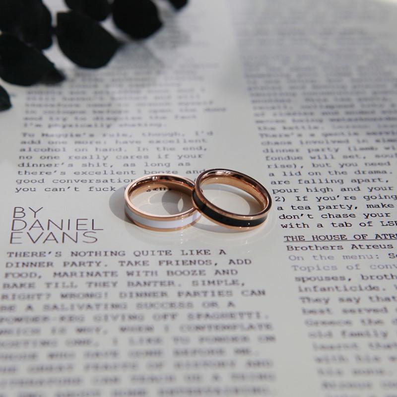 Модное титановое стальное кольцо из розового золота с черной и белой керамикой, парные кольца, керамические украшения KTJ